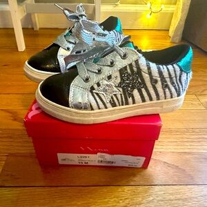 Like new! Toddler sneakers